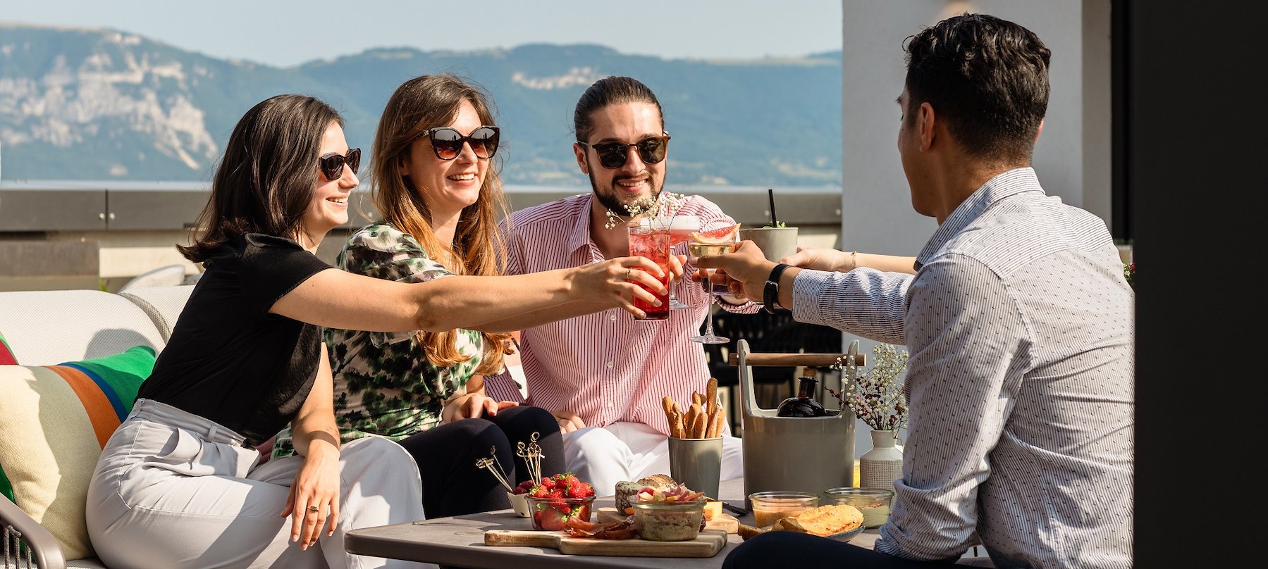 Rooftop Bar Geneva Suite 1201