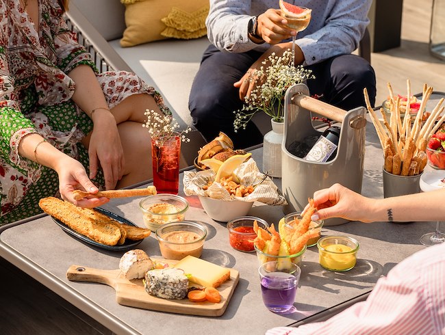 Exquisite Craft Cocktails by Renowned Bartender Artists